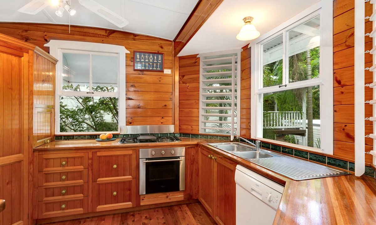 Machans Beach House | Queenslander on Marshall