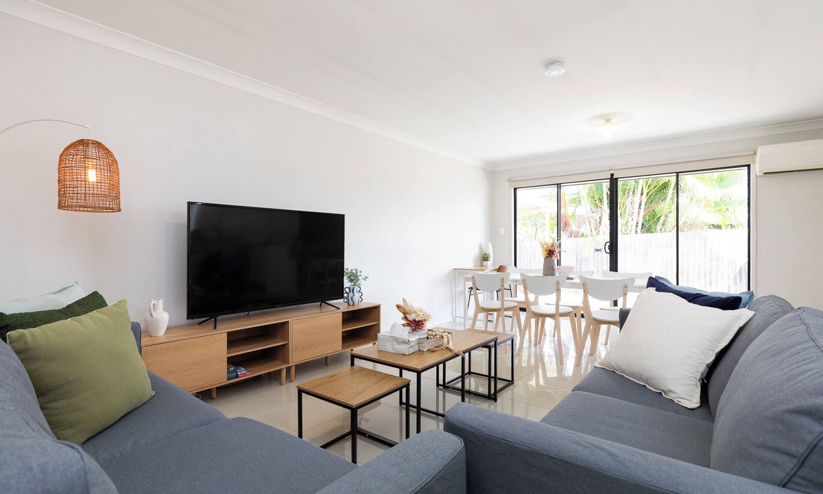 Acacia Ridge Apartment | Quiet Acacia Ridge 2BR | Location & Parking | 6BS2
