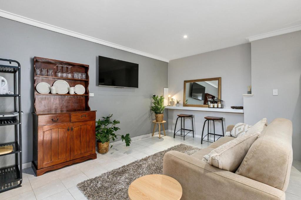 Hamilton Hill House | Quiet & Comfy