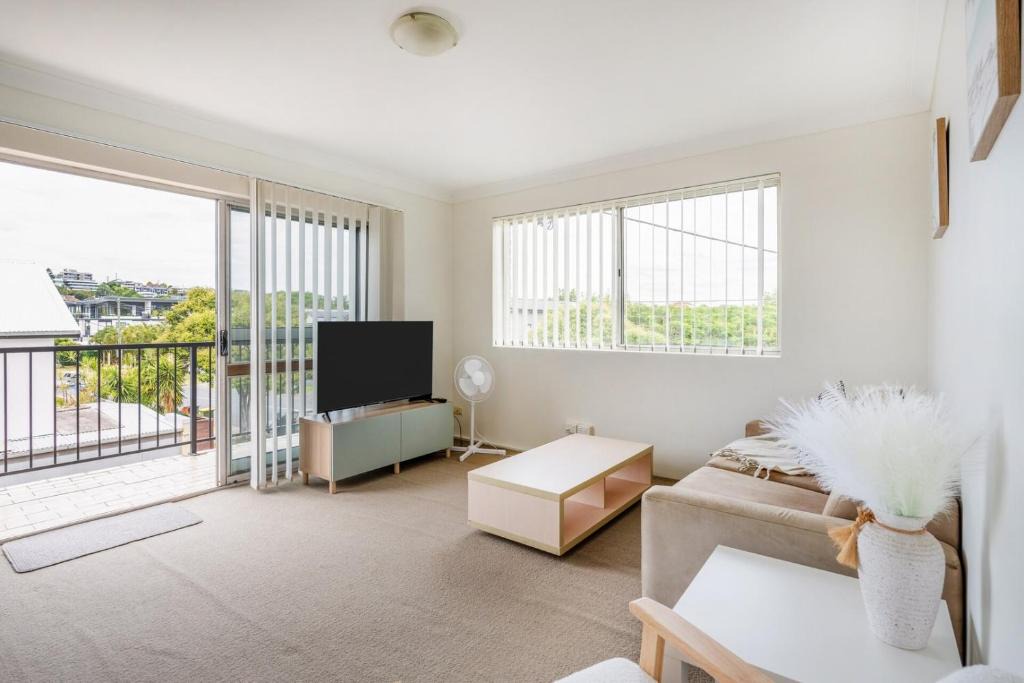 Bulimba Apartment | Quiet & Cozy Bulimba Escape