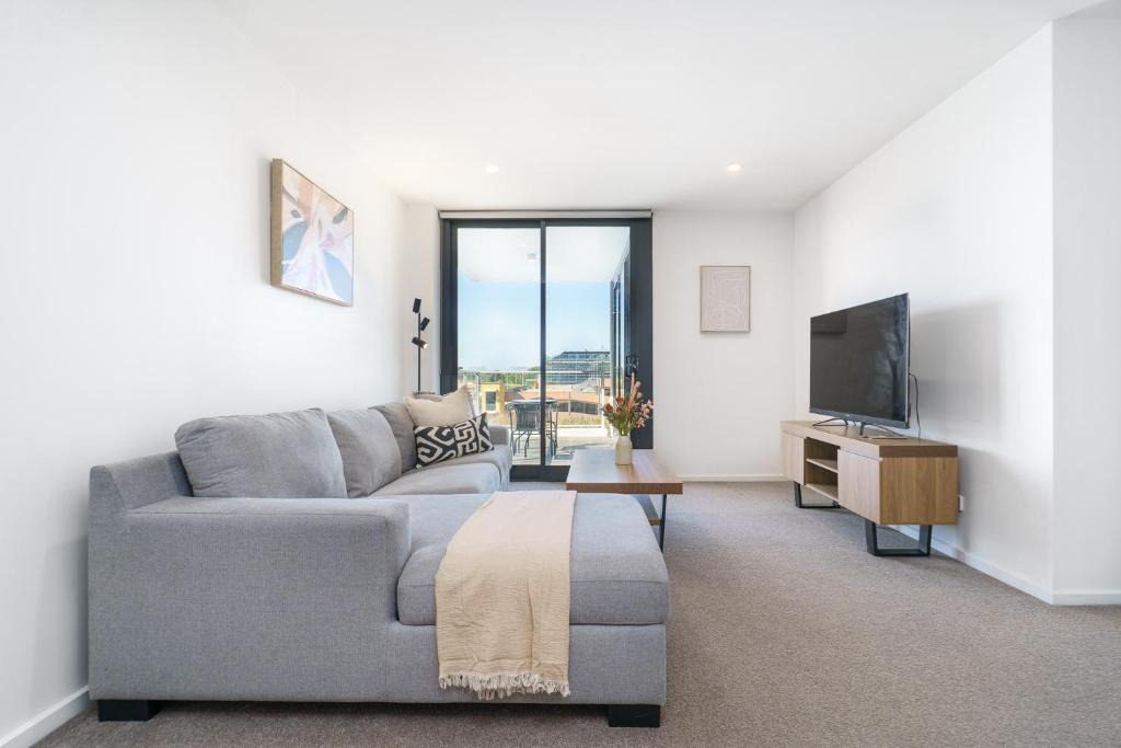 Dickson Apartment | Quiet Modern 1BR with Private Balcony - Hosted by Canstay