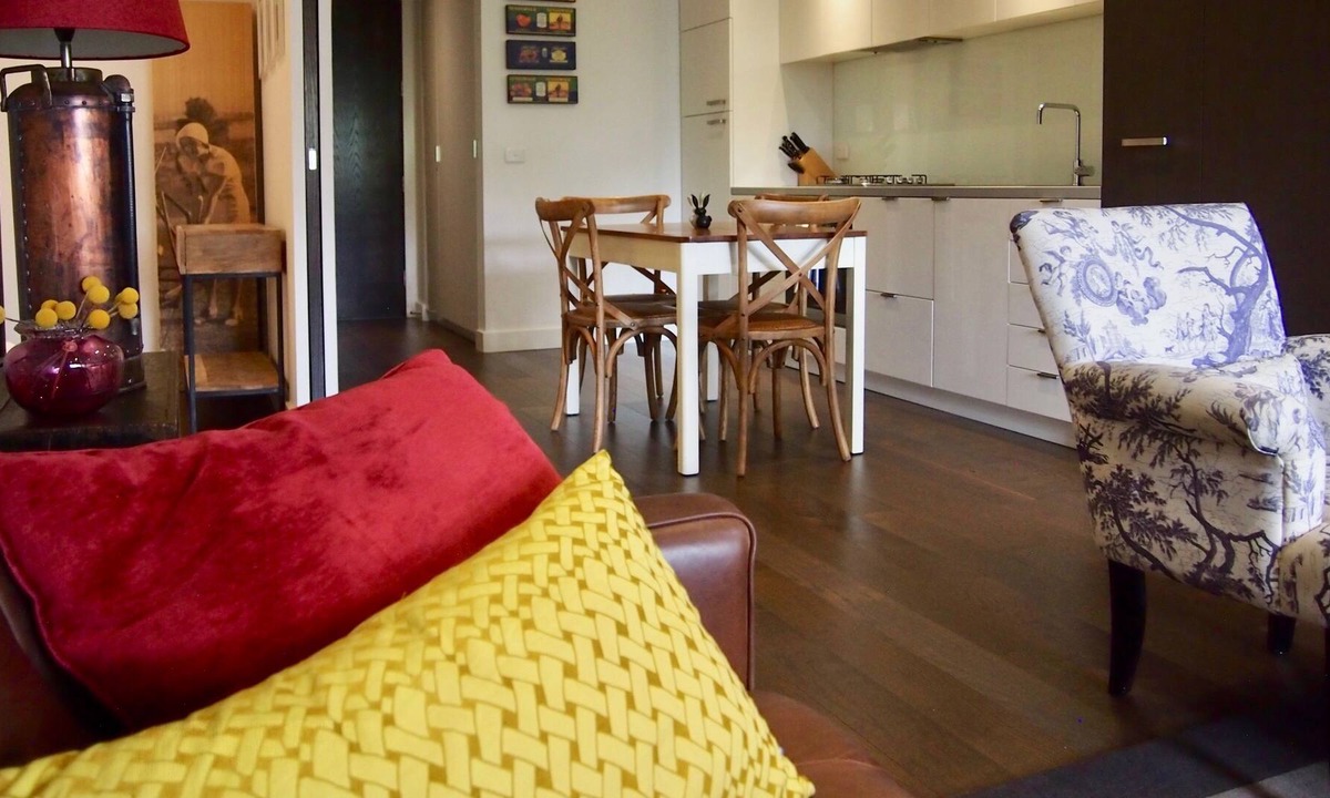 Collingwood Apartment | Quiet stylish haven in lively precinct