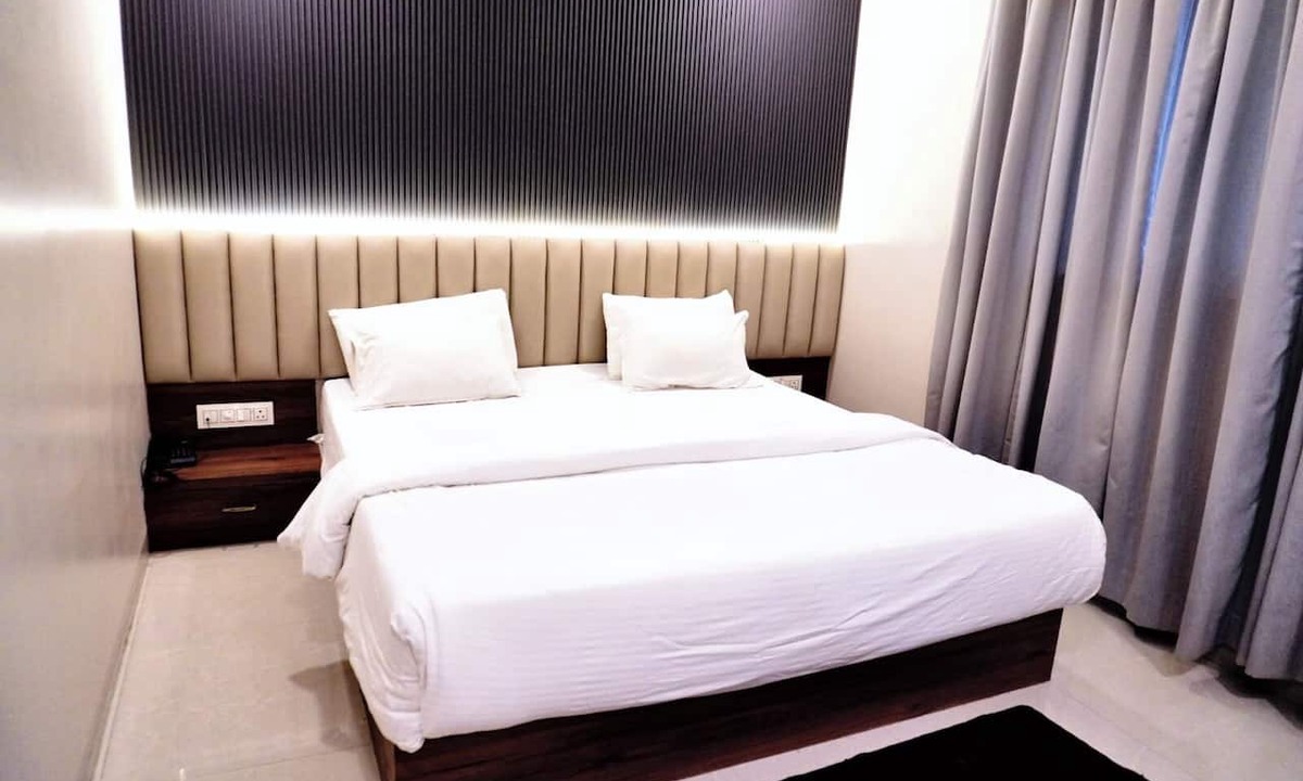Tuljapur Hotel | Radhakrishna Executive Lodge