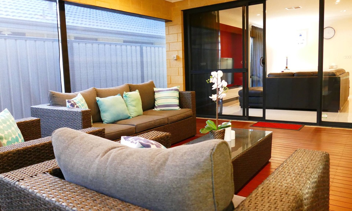 Canning Vale House | Rainbow Joy House, your Home away from home in PERTH! Unique local lifestyles!