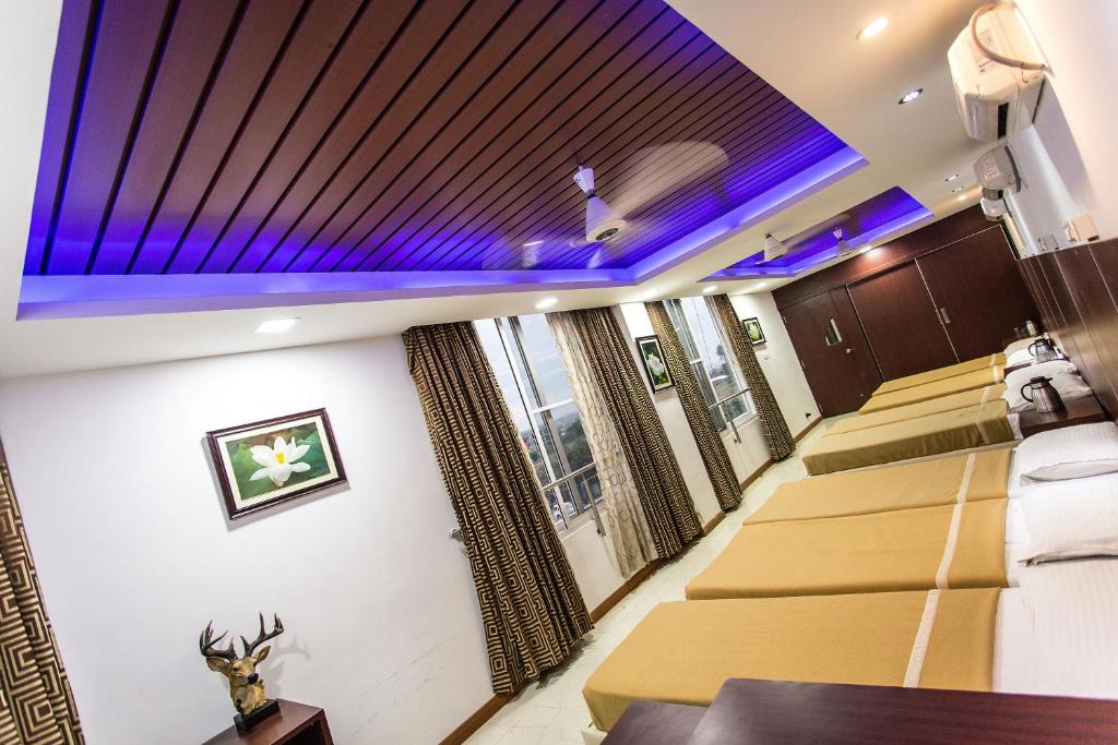 Vijayanagar Hotel | Rajmahal Inn