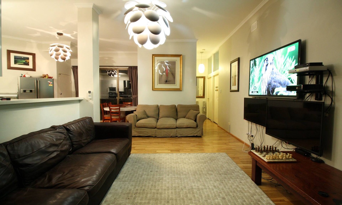 Randwick Apartment | RANDWICK-193SQM-BEACHSIDE-DINNING-SHOPS-TRANSPORT-POOL-SPA-SAUNA-GYM-240SQM YARD