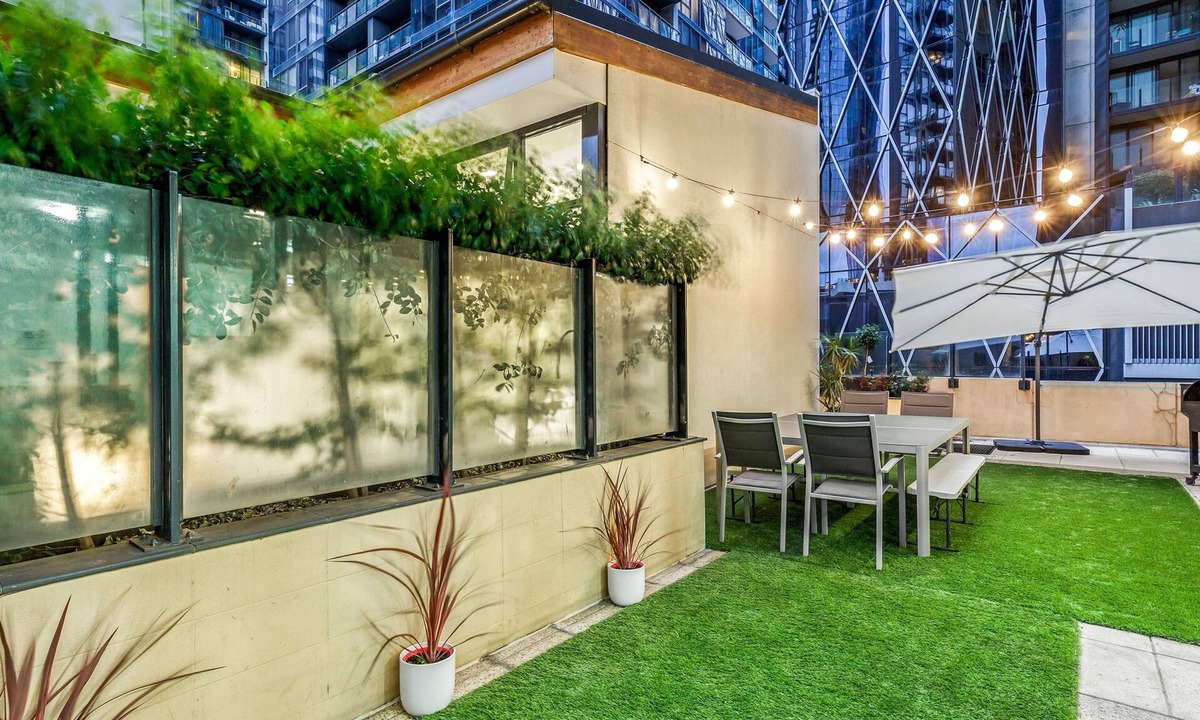 Southbank Apartment | ReadySet Apartments on Kavanagh