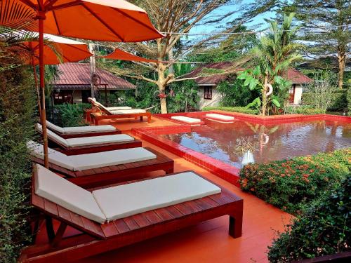 Bai Lan Resort | Red Moon Hideaway