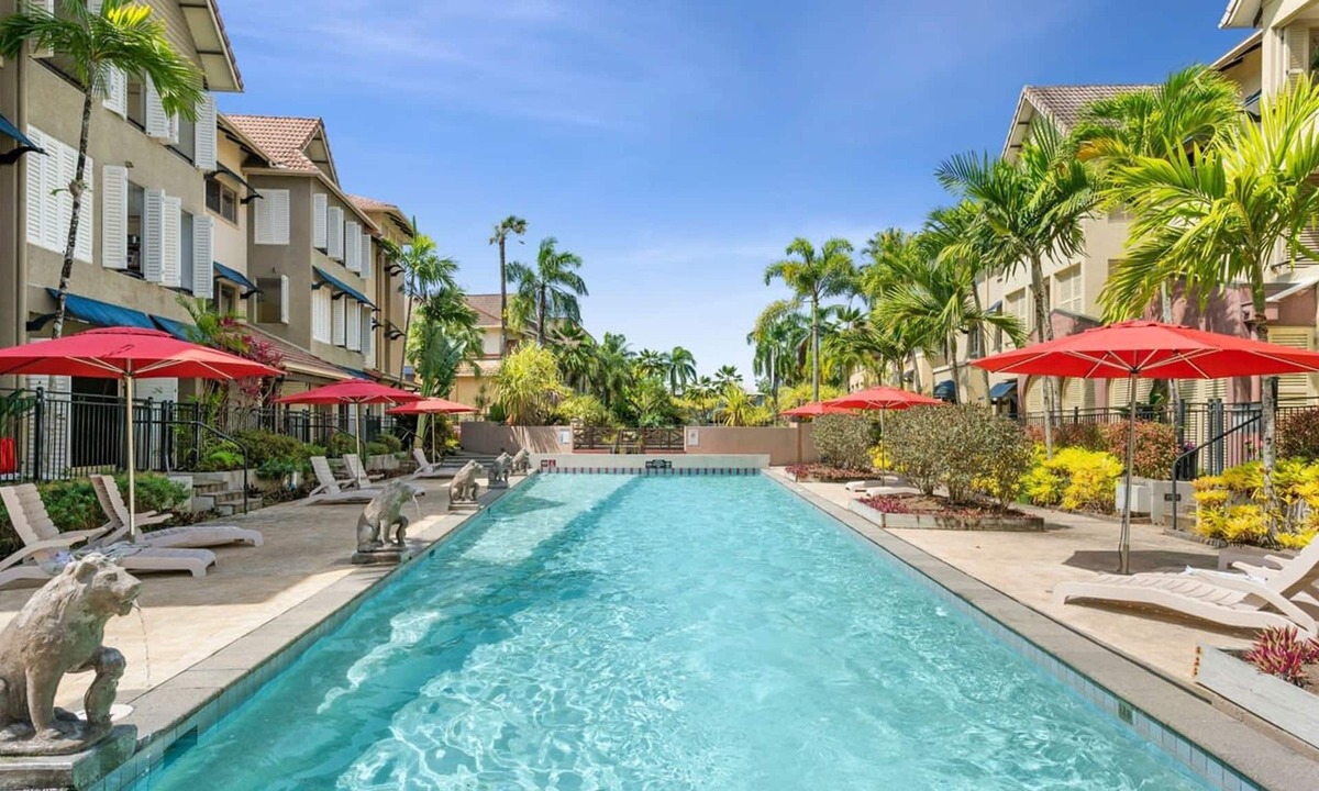 Edge Hill Apartment | Reef Apartment Cairns - 4 Pools Resort BBQ
