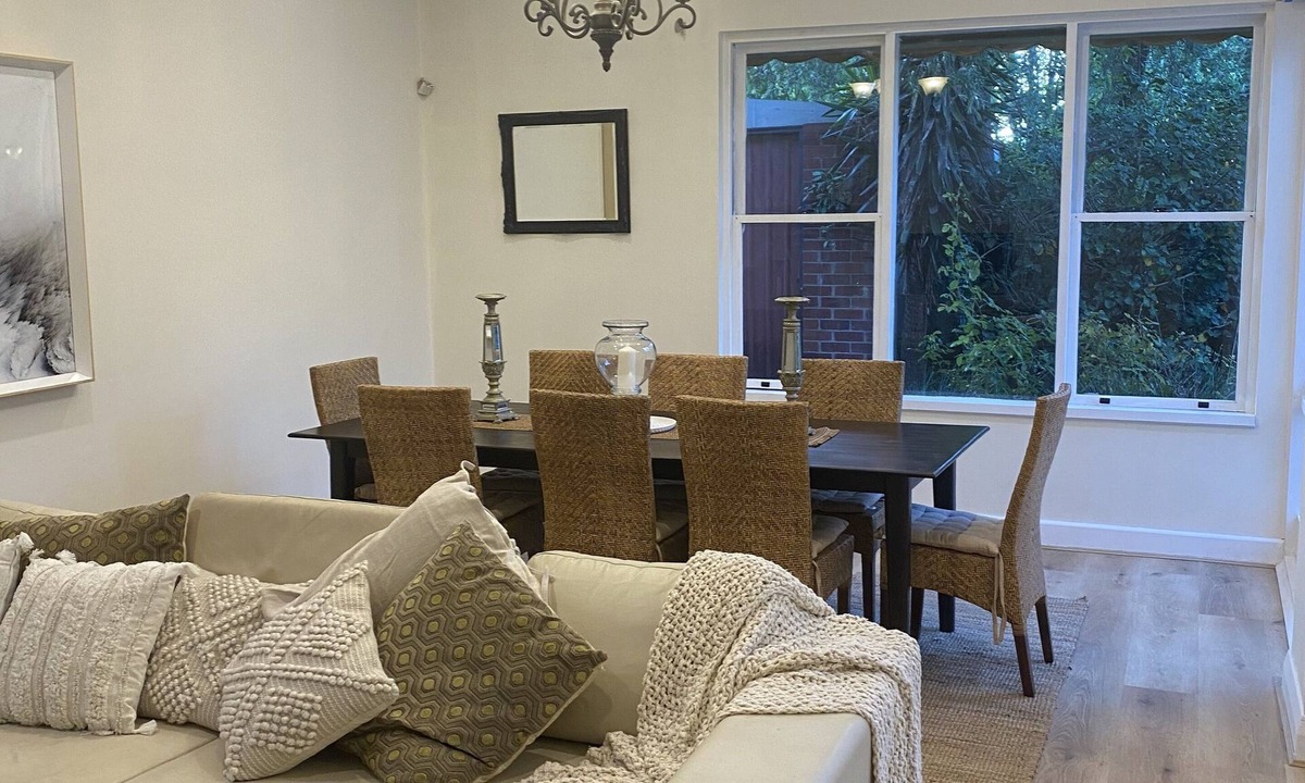 Camberwell House | Refined elegance close to transport, cafes, parks