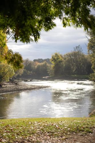 Tumut Hotel | Reflections Tumut River