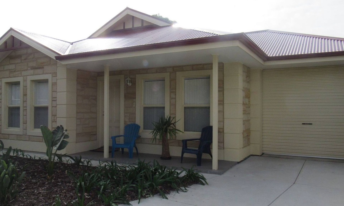 McCracken House | Relax in Comfort, Walking distance to beach