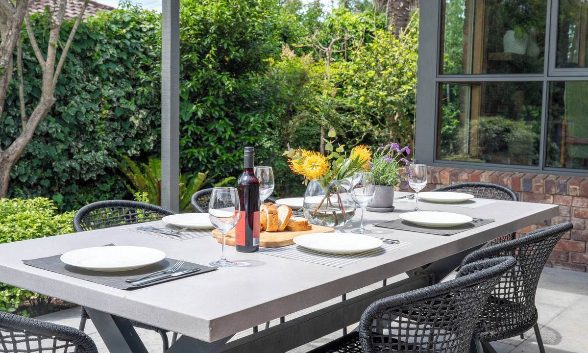 Ocean Grove House | Relaxed in Ocean Grove. Stylish mid-century home in garden setting.