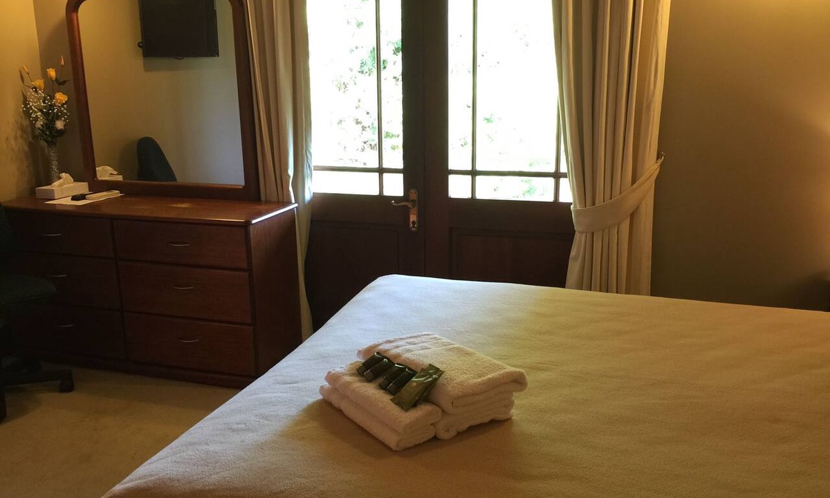 Middle Dural House | Relaxin