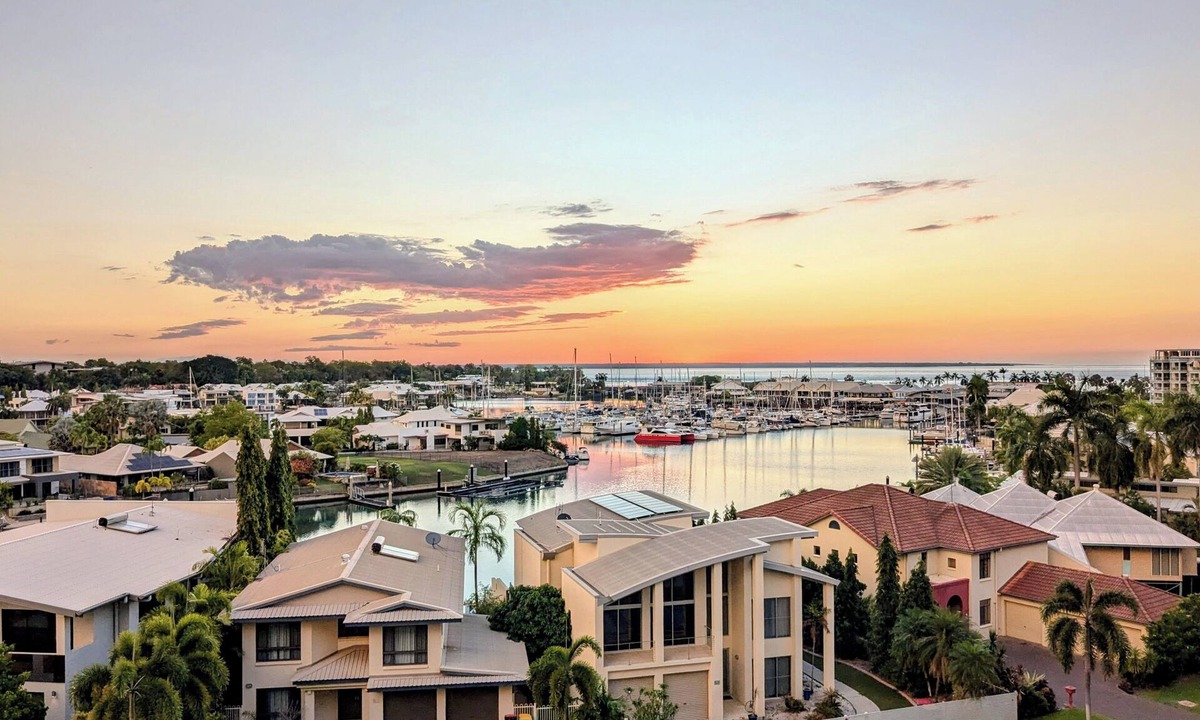 Cullen Bay Apartment | Relaxing 3 bdr with Marina view, 5 mins walk to Cullen Bay and Mindil beach