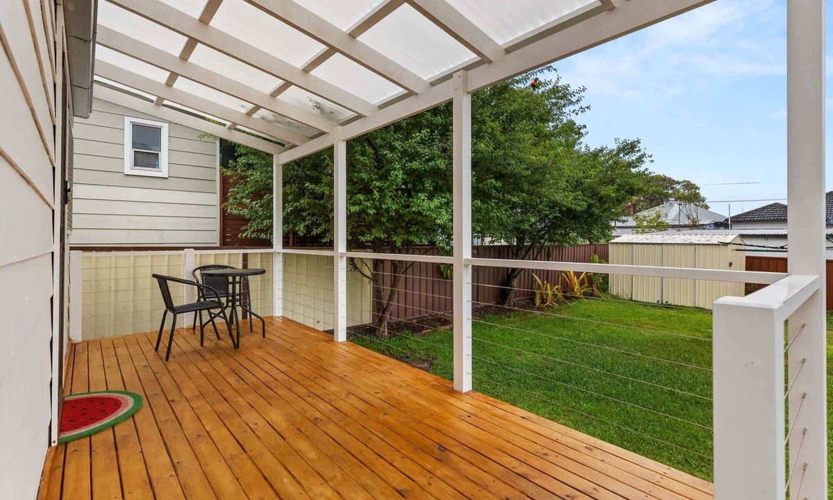 Mayfield House | Relaxing Retreat with Spacious Outdoor Area