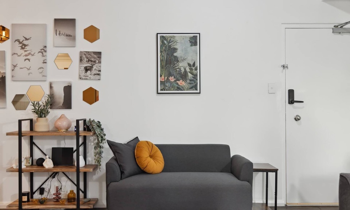 Northbridge Apartment | Remodeled 1 BDR Apt w/TV Projector