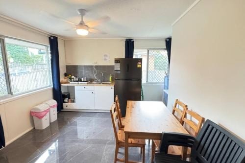 Eagleby House | Renovated 5 BR Home with 4 AC and Free Parking
