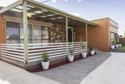 Werribee House | Renovated Three Bedroom House in Prime Werribee Location