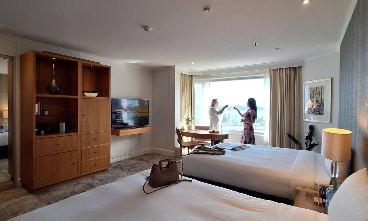 East Perth Hotel | Residence on Langley Park