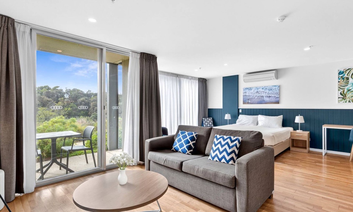 Torquay Apartment | Resort Studio with Pool and Spa Access walk to the Beach and local Cafes