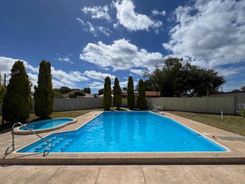 Broadwater Hotel | Restawile Motel