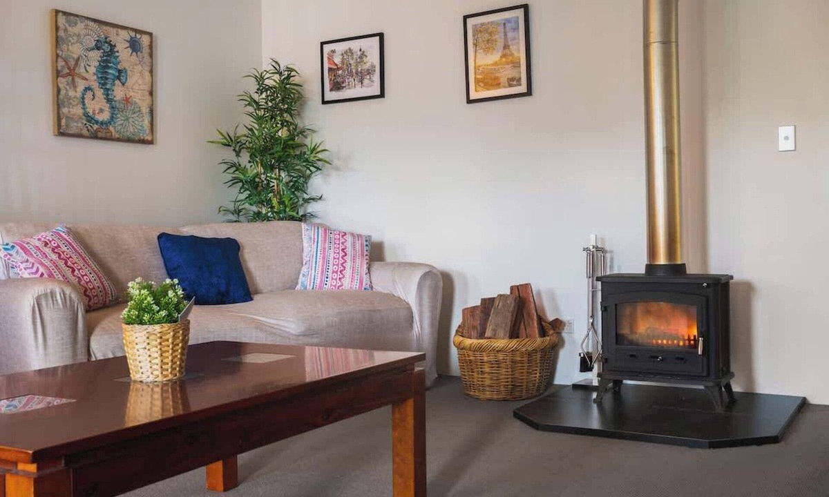 Broadwater House | Retreat on Broadwater, pet friendly