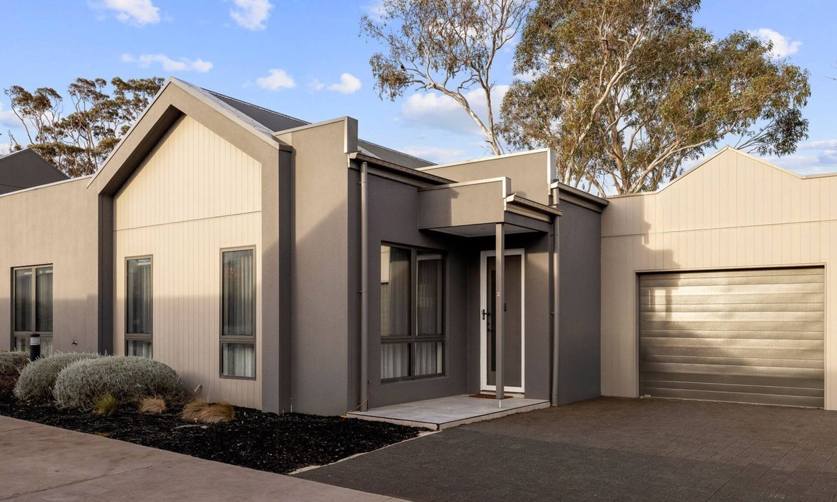 Rhyll House | Rhyll Family Escape in Rhyll