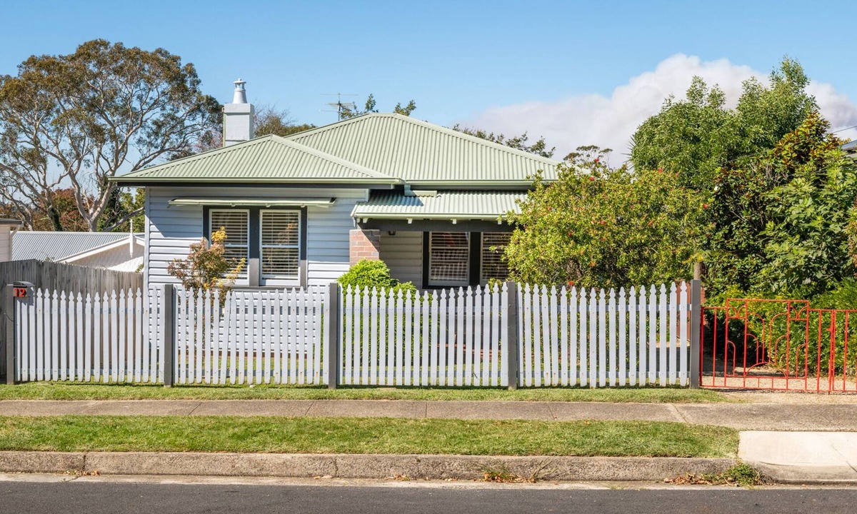 Katoomba Cottage | Riley's Retreats Cozy Mountain Ada Cottage