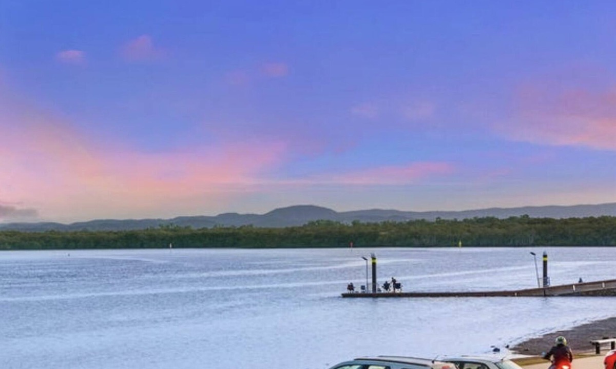 Griffin House | River Front, Fisher Retreat With Boat Ramp Access