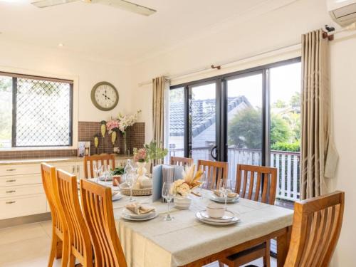 Loganholme House | River View 5B Home near Freeway Shops Loganholme