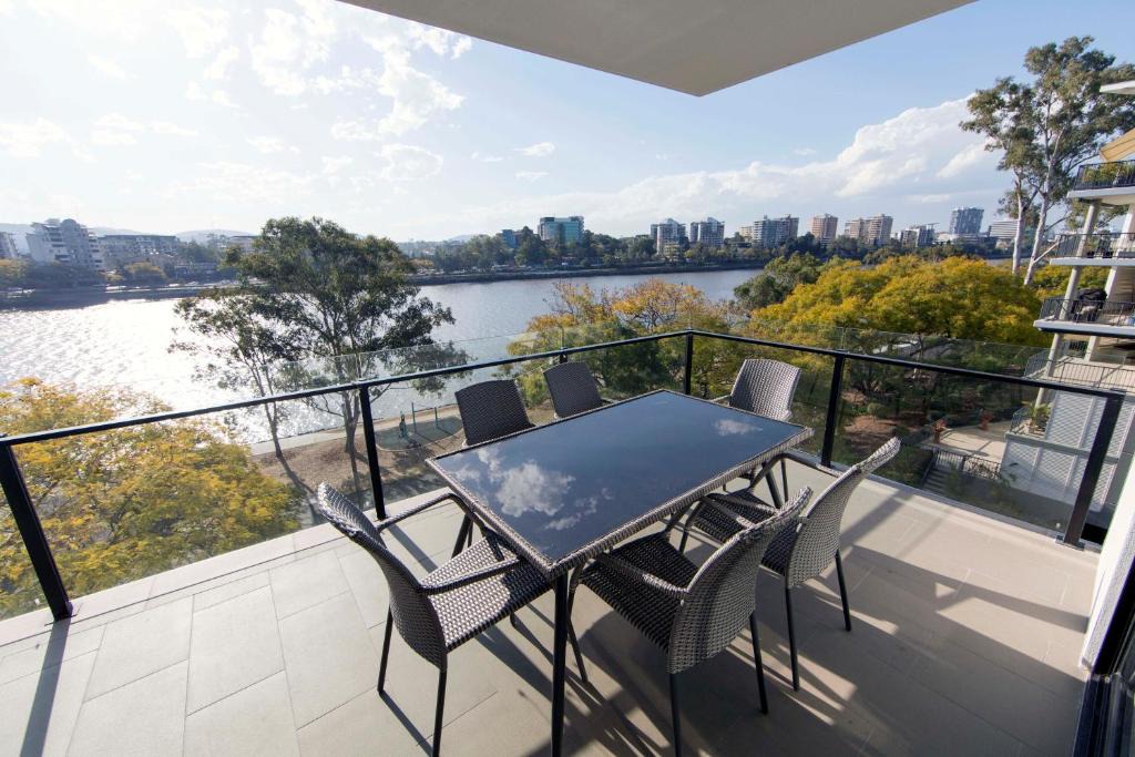West End Apartment | Riverfront