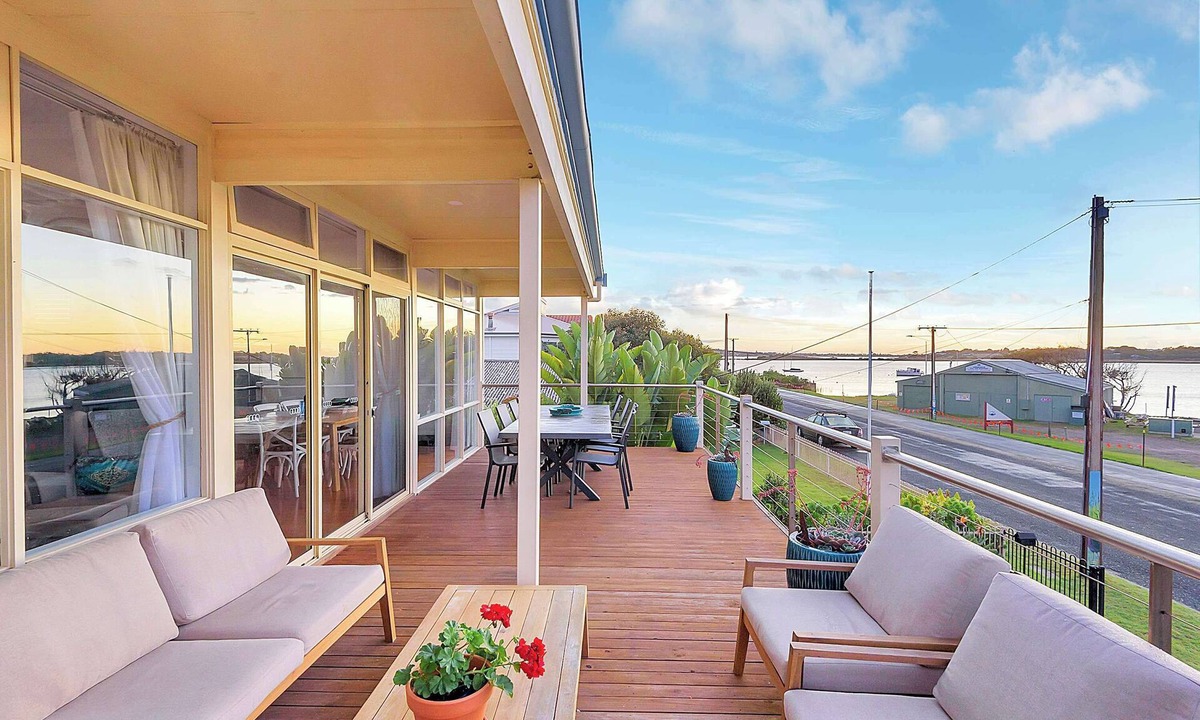 Goolwa South House | Riverfront Escape- Space to Unwind