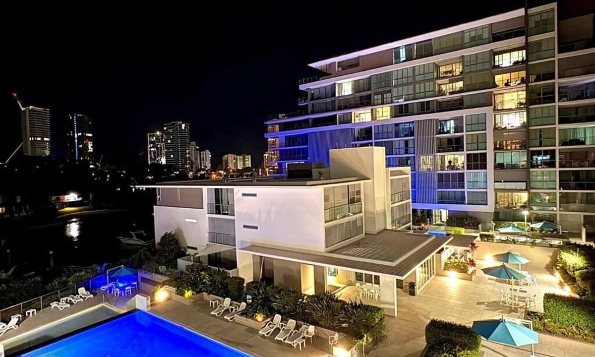 Broadbeach Waters Apartment | Riverfront Heated Pool, Gym, Sauna Steps to Casino