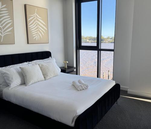 Eagle Farm Apartment | Riverfront Luxe 2Bed Pool Parking