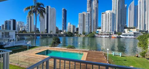 Surfers Paradise Apartment | Riverfront Villa 6 Surfers Paradise with Pool