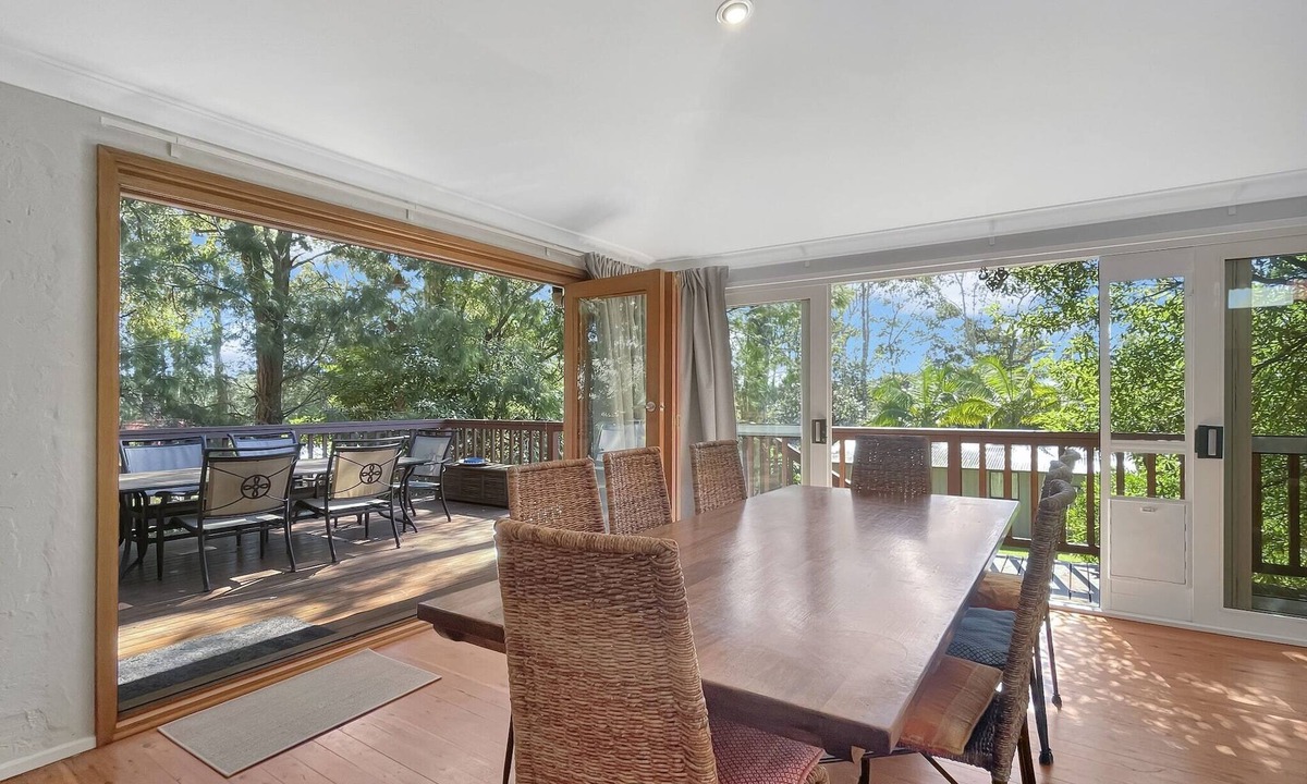 Mossy Point Apartment | Riverside 3-Bed Townhouse with Spacious Deck & BBQ