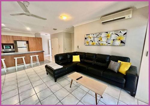 Douglas Apartment | Riverside Boulevard 13-151 close to HOSPITAL
