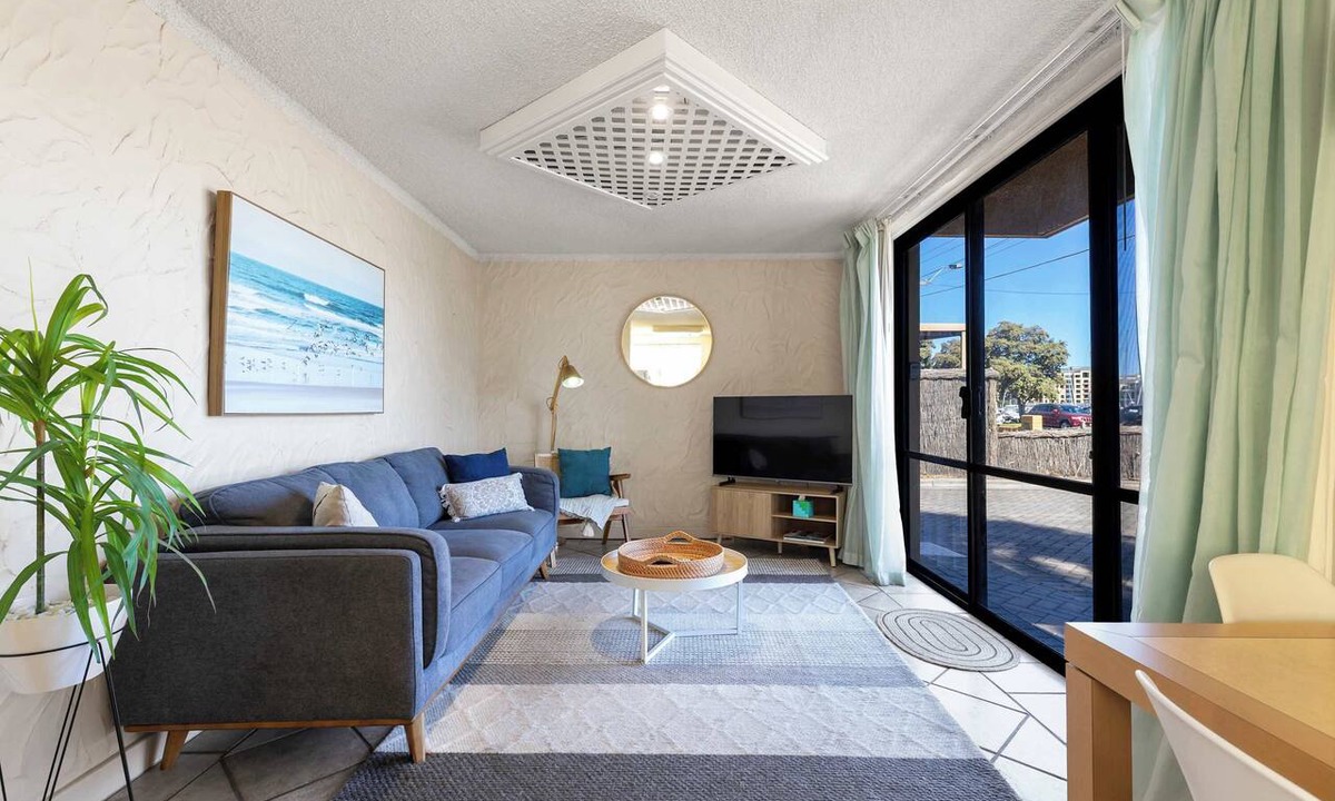 Glenelg North Apartment | Riverside Courtyard Glenelg North | Pets Welcome