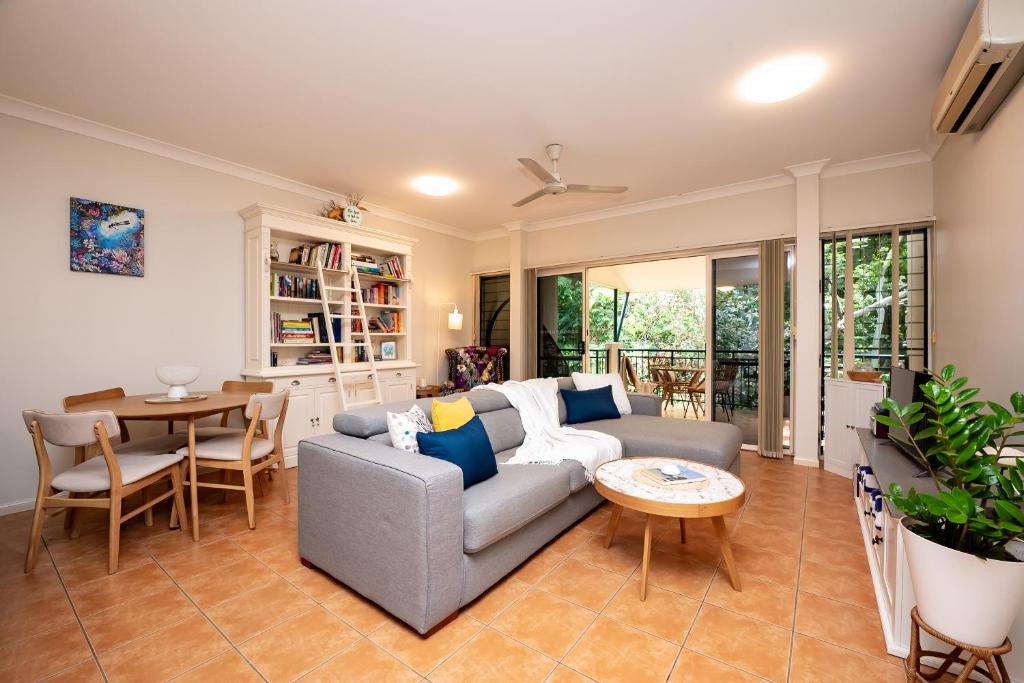 Douglas Apartment | Riverside Retreat - Your Window to Nature-close to HOSPITAL