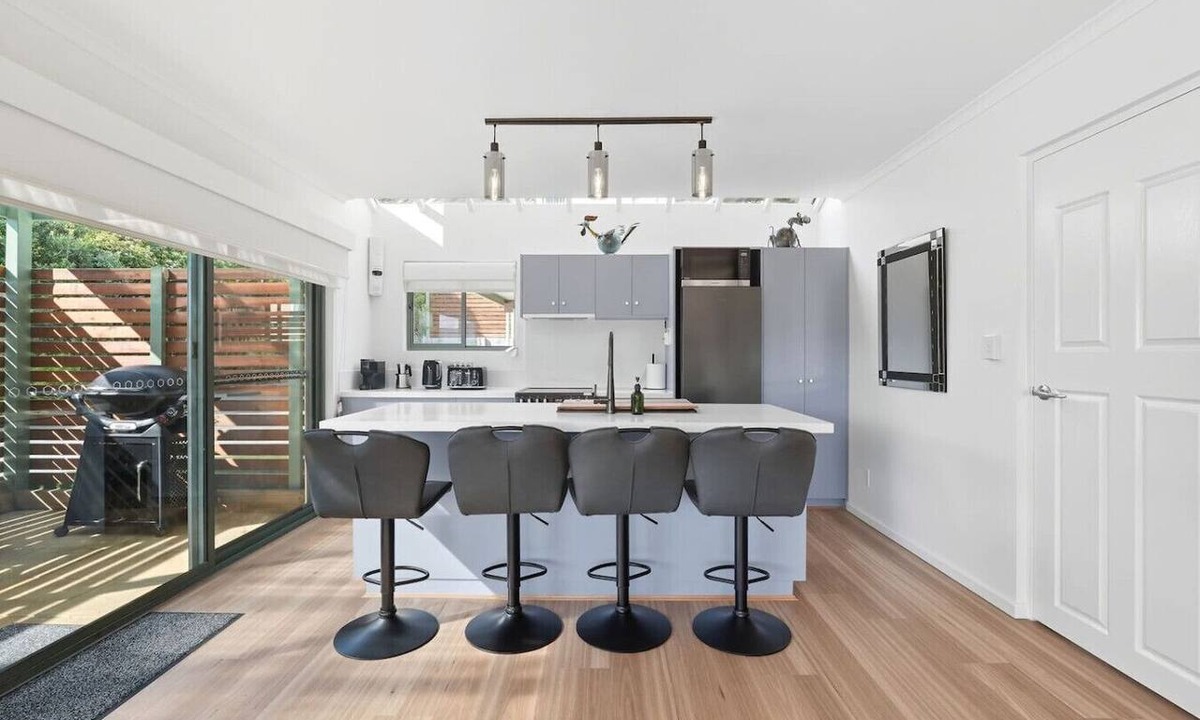 Lindisfarne House | Riverview Townhouse Retreat