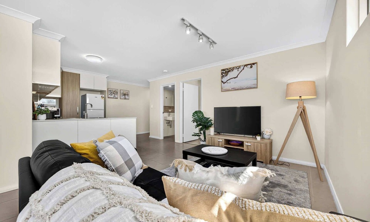 Rockingham Apartment | Rockingham 2BR Hideaway Near Shops & Beach