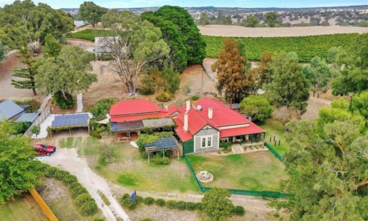 Jutland House | Romantic farm homestead Hideaway in the Barossa Valley, South Australia .