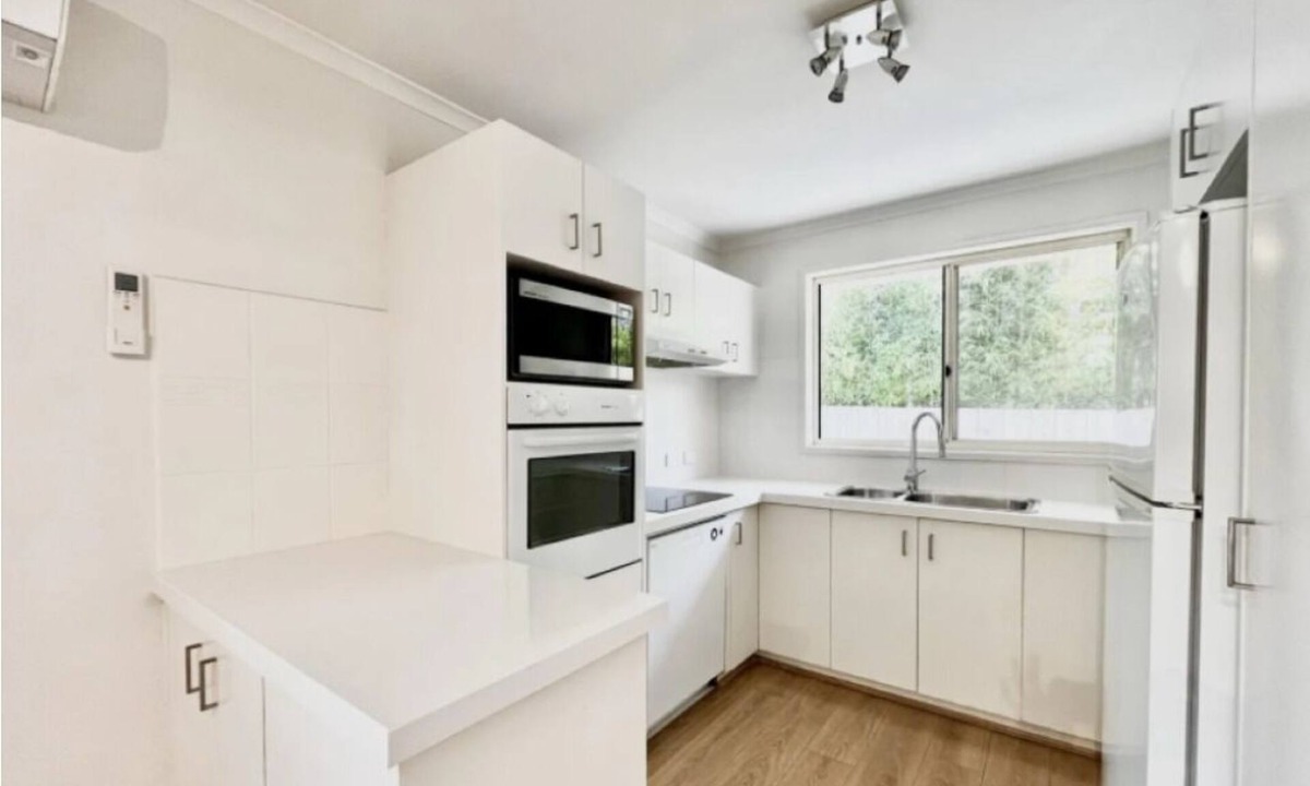 Caulfield South House | Room in Caufield south
