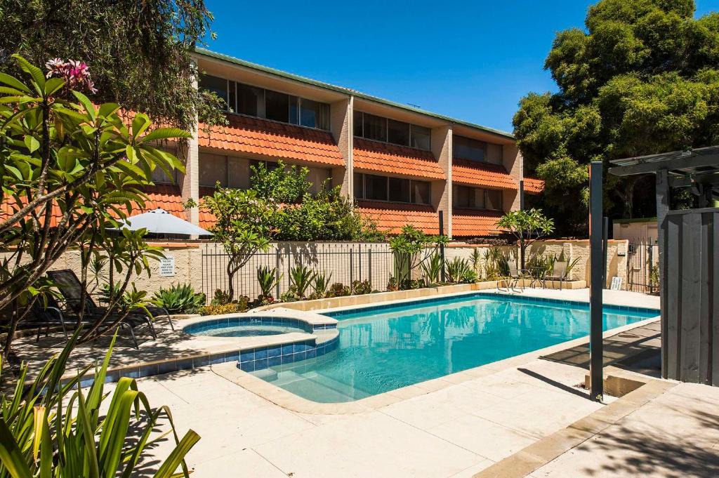 Shenton Park Apartment | Rosalie 35