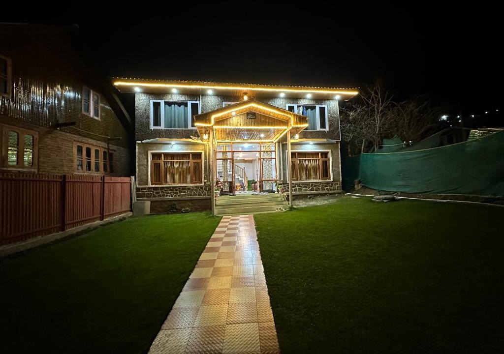 Laripora House | Royal Galaxy Pahalgam