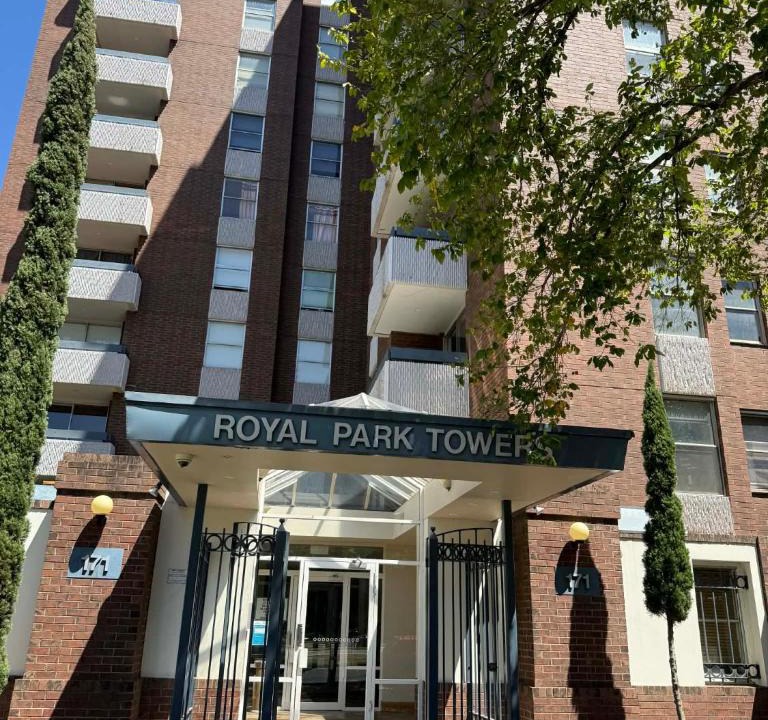 North Melbourne Apartment | Royal Tower - A Luxury and Convenient