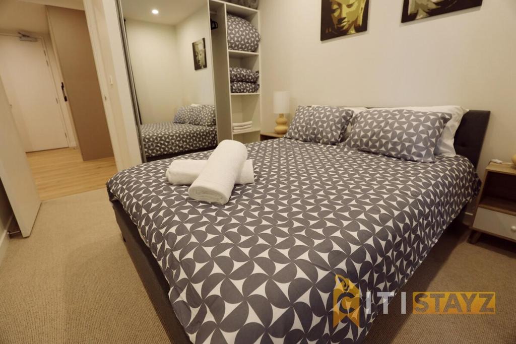 Phillip Apartment | Ruby Red, 1Bd 1Bth Apt - Woden CBD