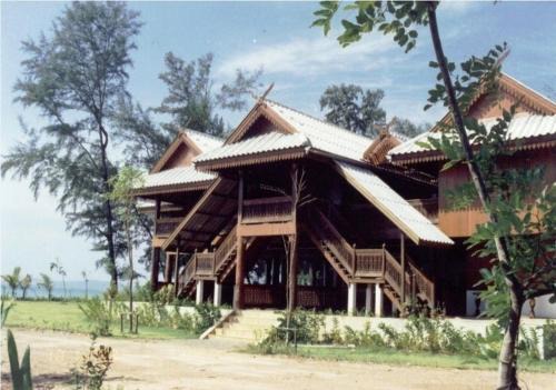 Rayong Resort | Ruen Thai Rim Haad
