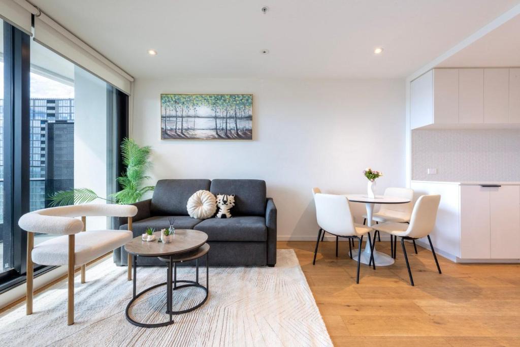 Footscray Apartment | Run Above It All Pool, Gym & Skyline Views